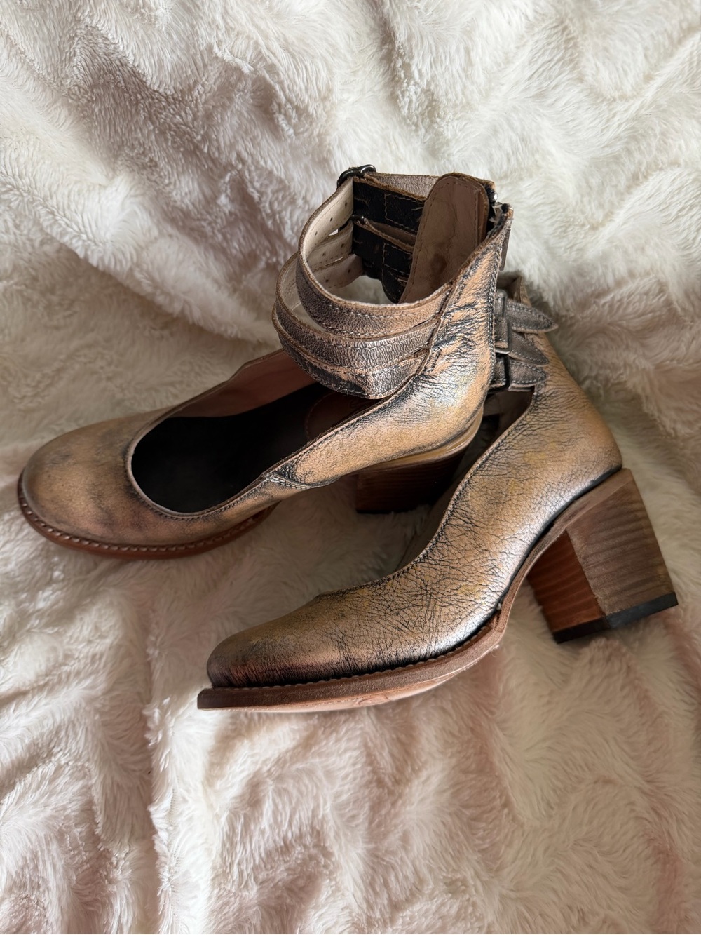 Freebird by Steven "Randi" heels in beautiful distressed pewter gold metallic - Picture 12 of 12
